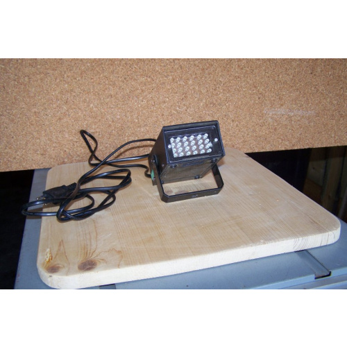 Kompaktes Strobe mit 24 LEDs und Musiksteuerung